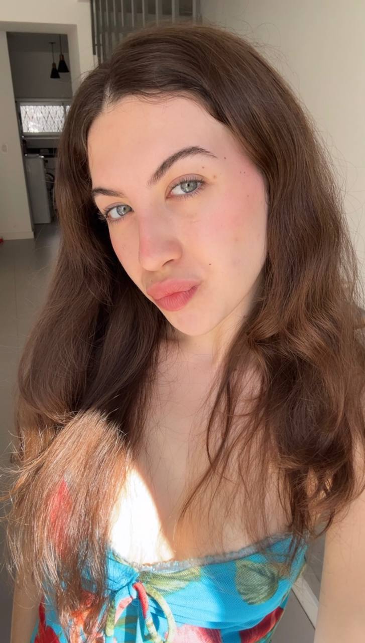 Nude girl Amber in Monrovia