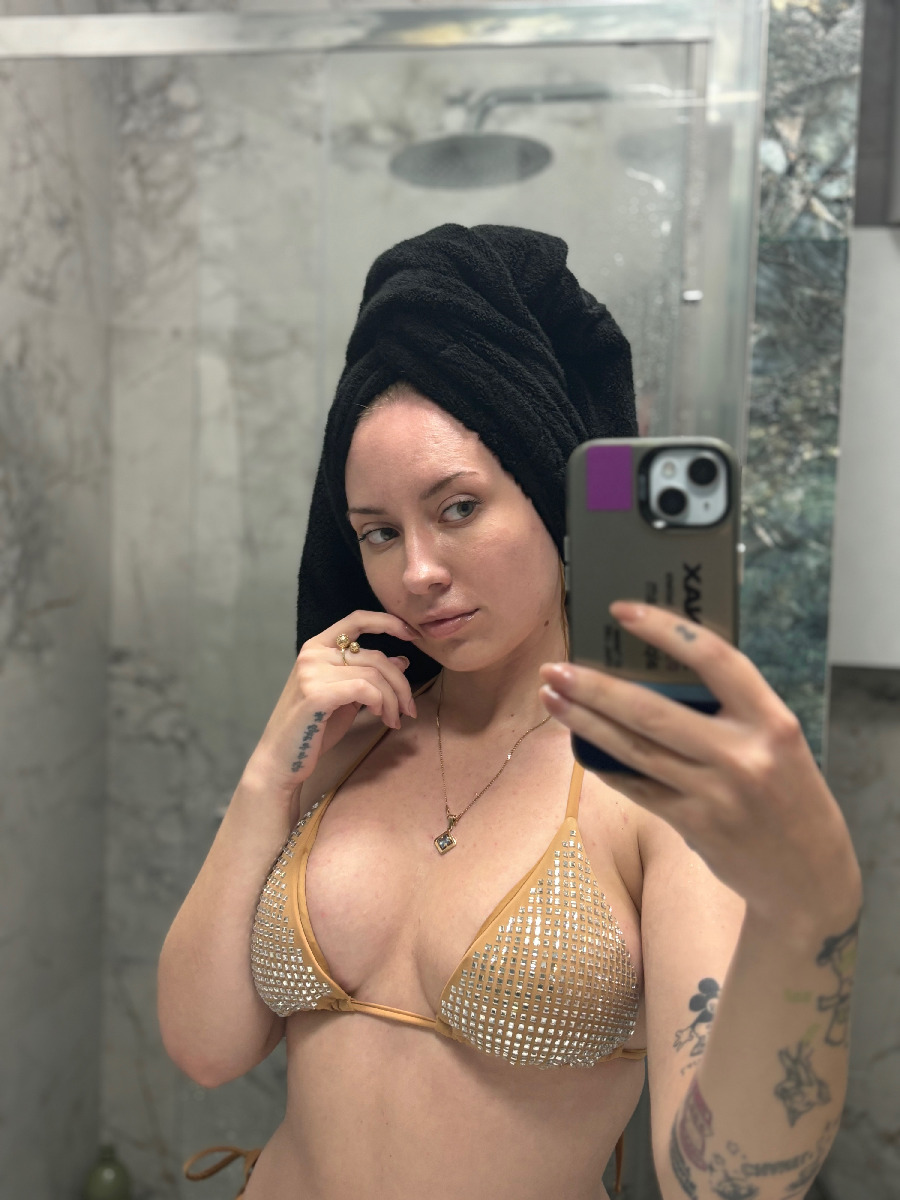 Nude girl KateV in Monrovia