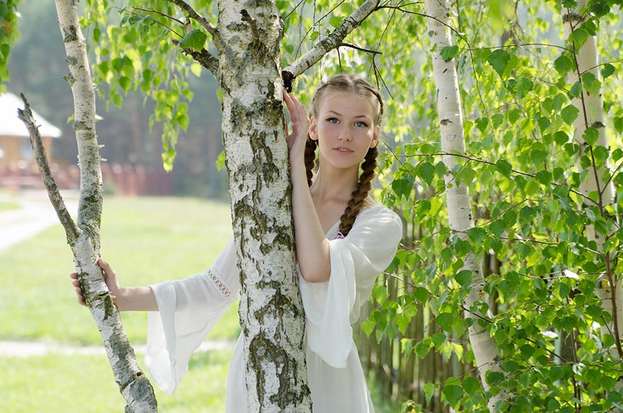 Women in Slavic costumes in Monrovia