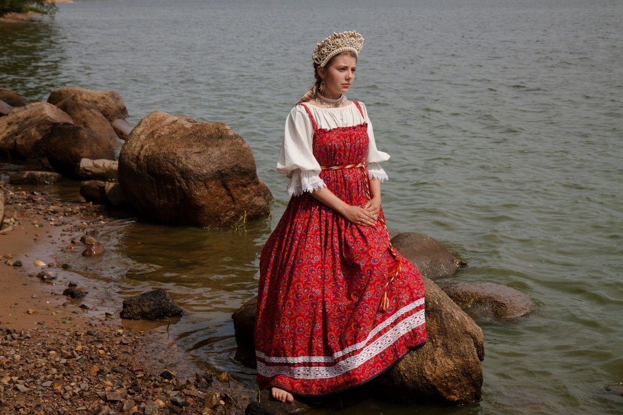 Women in Slavic costumes in Monrovia