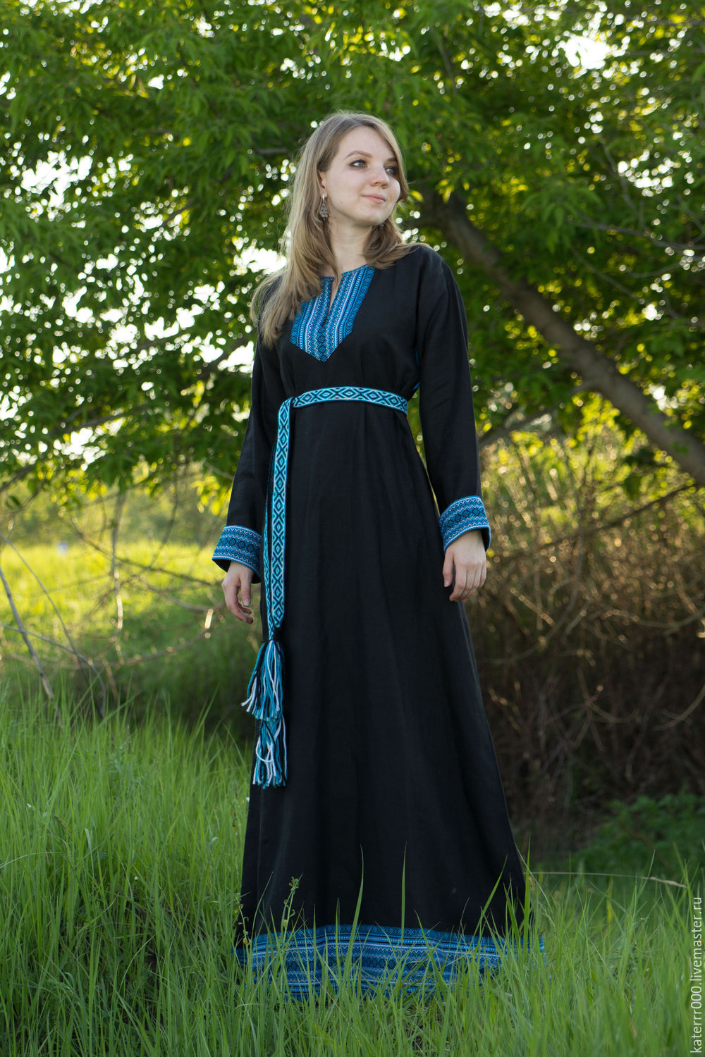 Women in Slavic costumes in Monrovia