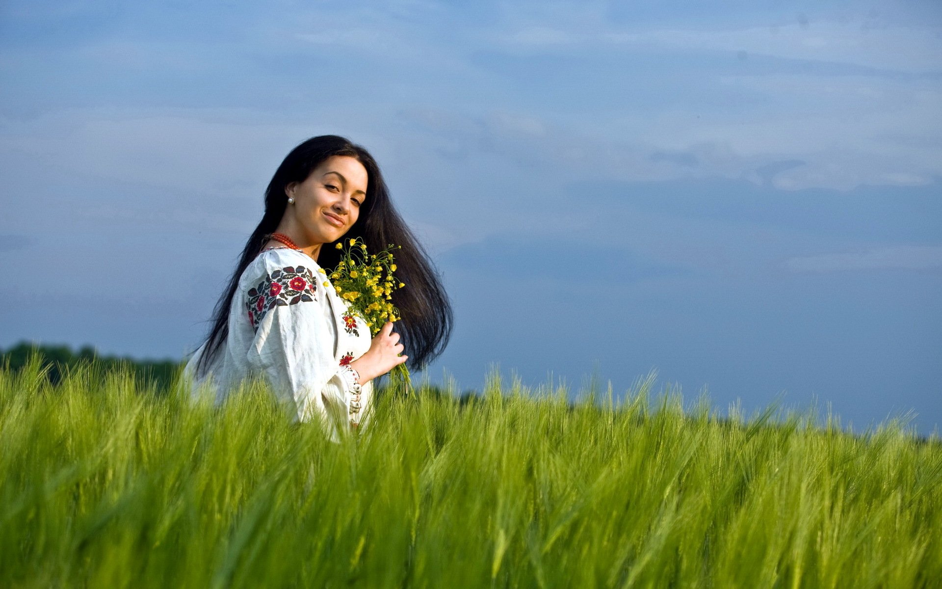 Girls in Slavic costumes in Monrovia