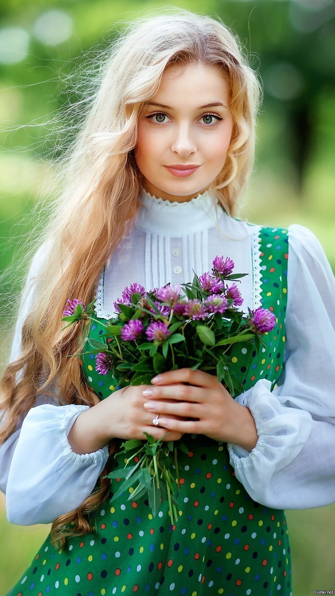 Girls in Slavic costumes in Monrovia
