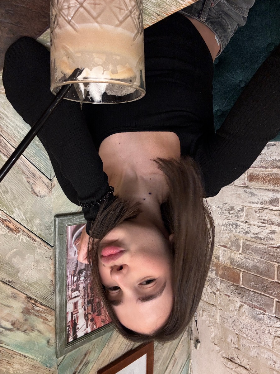 Fresh photos, fresh mood — Tina online in Monrovia